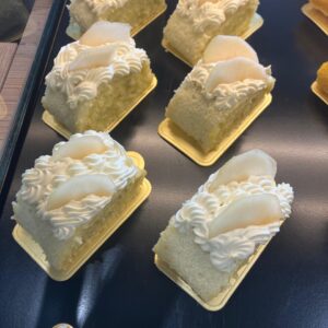 Roulé au prune de cythère + poire